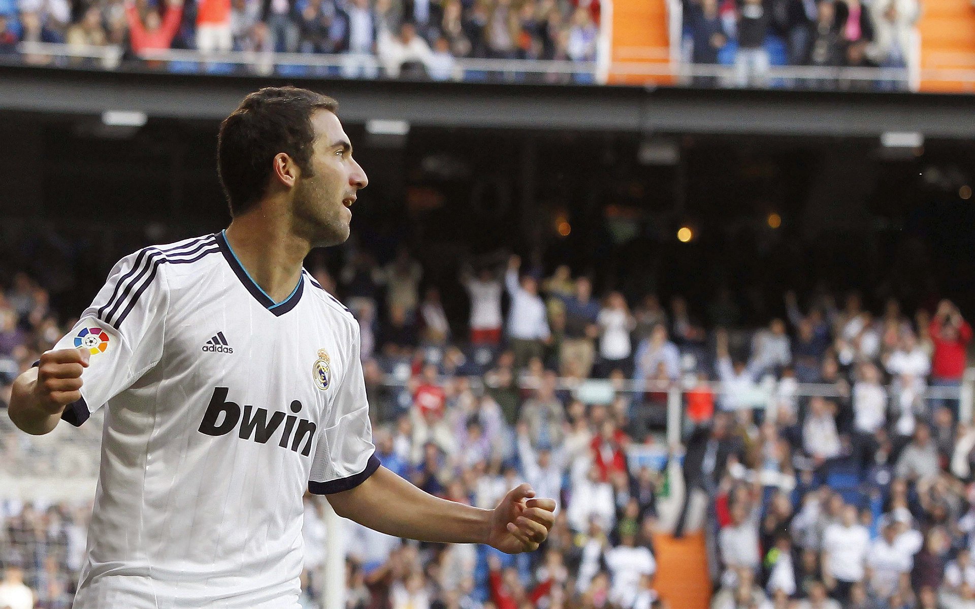 九游网-简：作为全黑队的边锋，连连得分为球队提供巨大助力