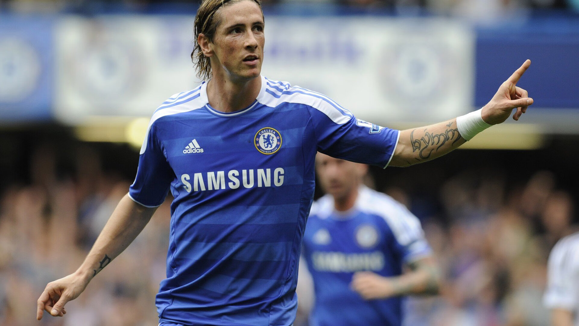 Jiu You-跳水赛场朝鲜完成高难度动作，朝鲜跳水冠军受英雄礼遇